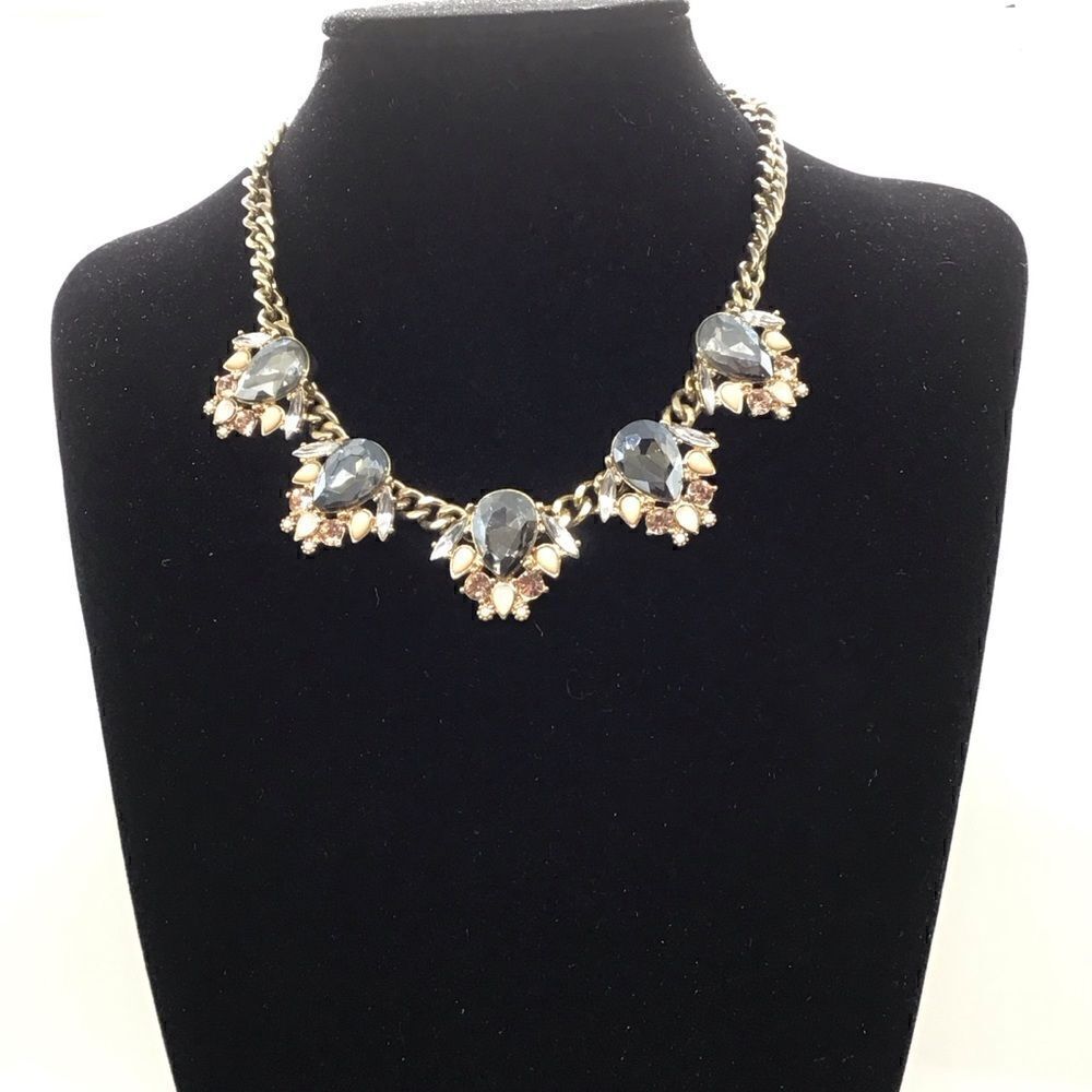Express Statement Necklace - Picture 2 of 10